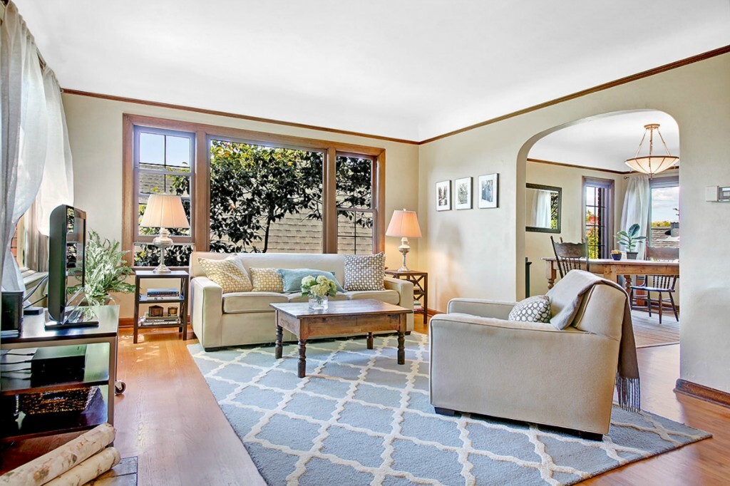 Property Photo: 2616 Queen Anne Ave N WA 98109