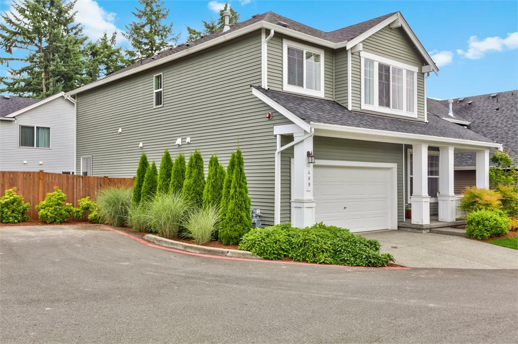 Property Photo:  409 124th Place SE  WA 98208 