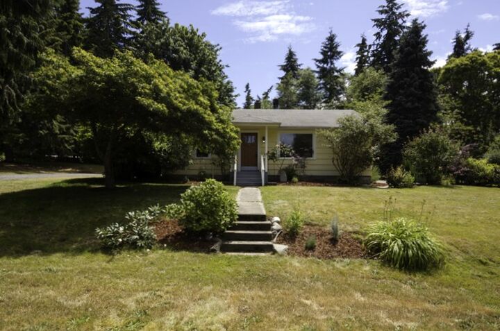 Property Photo:  1303 NE Sunset Wy  WA 98370 