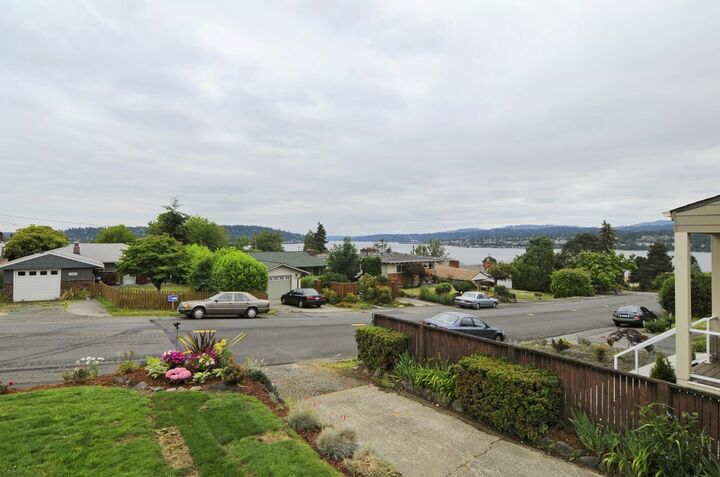 Property Photo:  8009 S Lakeridge Dr  WA 98178 