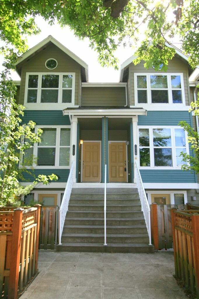 Property Photo: 1422 18th Ave B WA 98122
