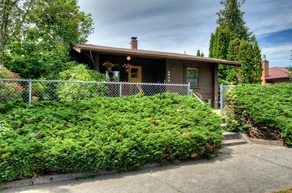 Property Photo:  5943 42nd Ave SW  WA 98136 