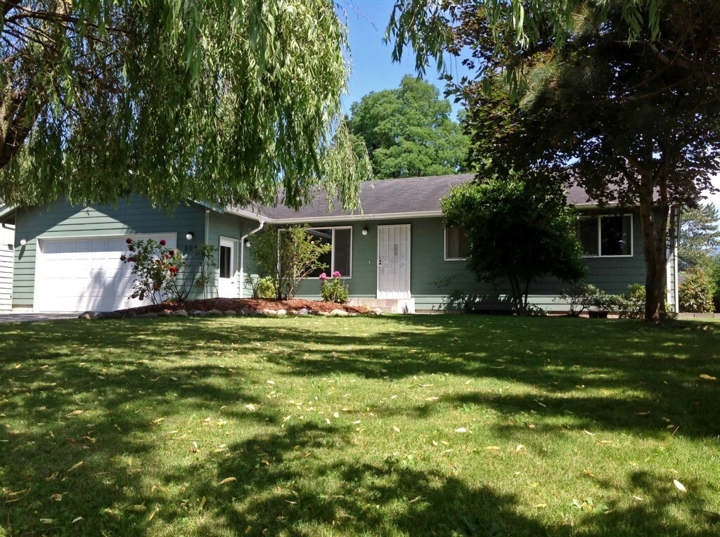 Property Photo: 808 W 1st St WA 98276