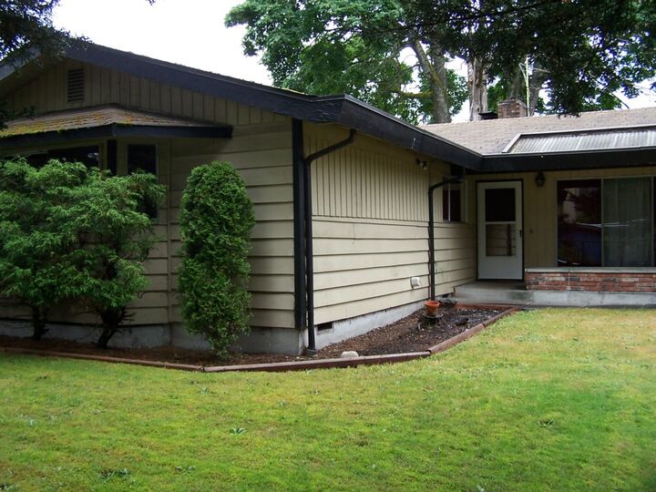 Property Photo:  2901 206th Place SW  WA 98036 