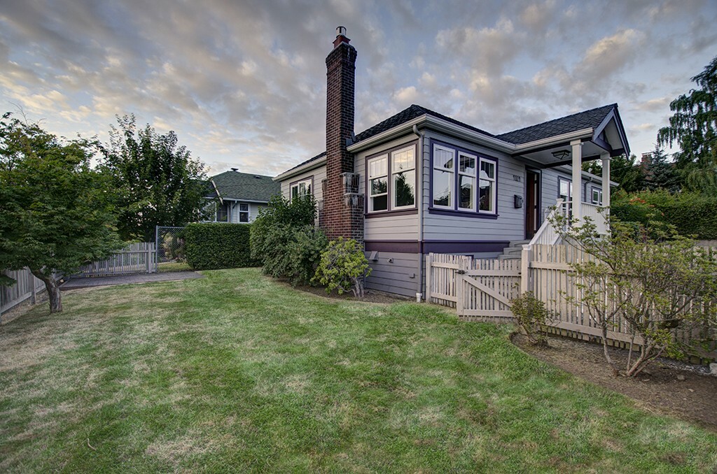 Property Photo:  4114 SW Charlestown St  WA 98116 