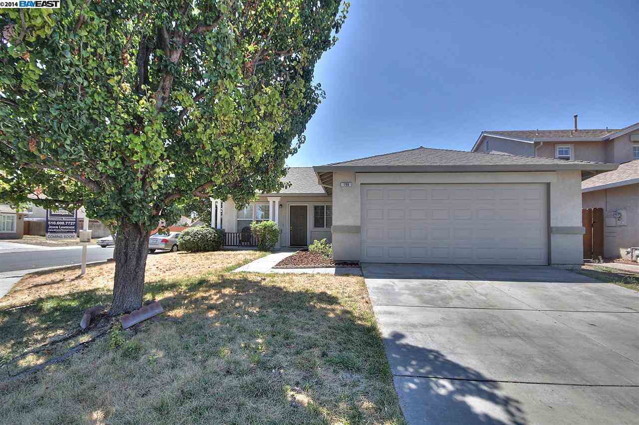 Property Photo:  198 Castlewood  CA 95330-9026 