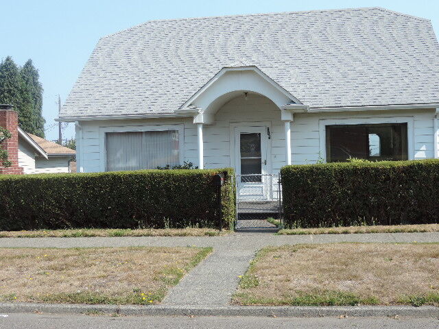 Property Photo: 115 E 11th St WA 98362