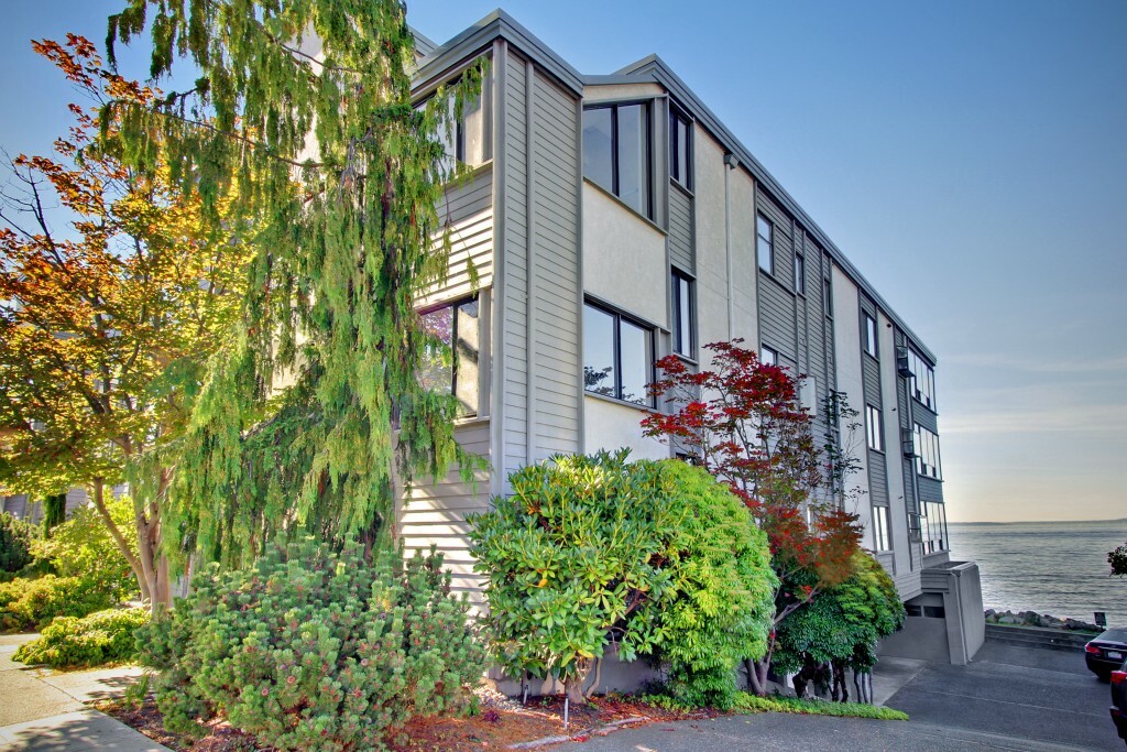 Property Photo:  3051 Alki Ave SW B  WA 98116 