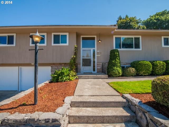 Property Photo:  5130 SE 33rd Pl  OR 97202 