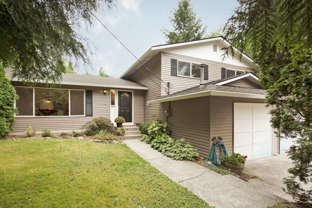 Property Photo:  3410 NE 202nd St  WA 98155 