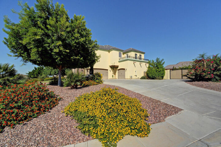 Property Photo: 6960 E Ivyglen Street AZ 85207