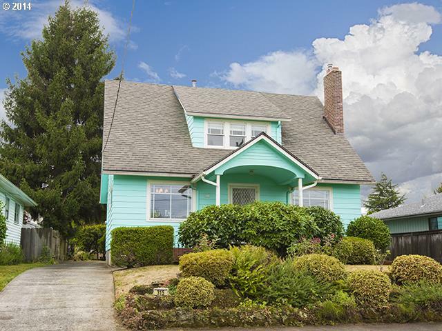 Property Photo:  315 SE 85th Ave  OR 97216 