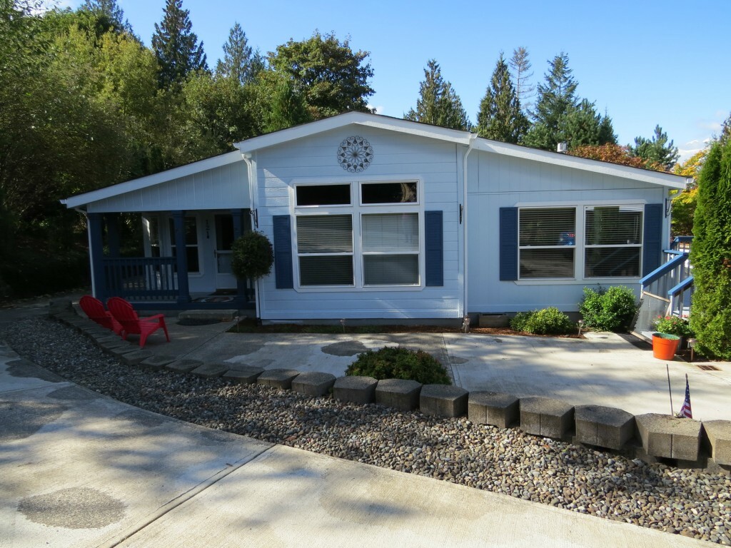 Property Photo:  121 SE Cabana Ave  WA 98584 