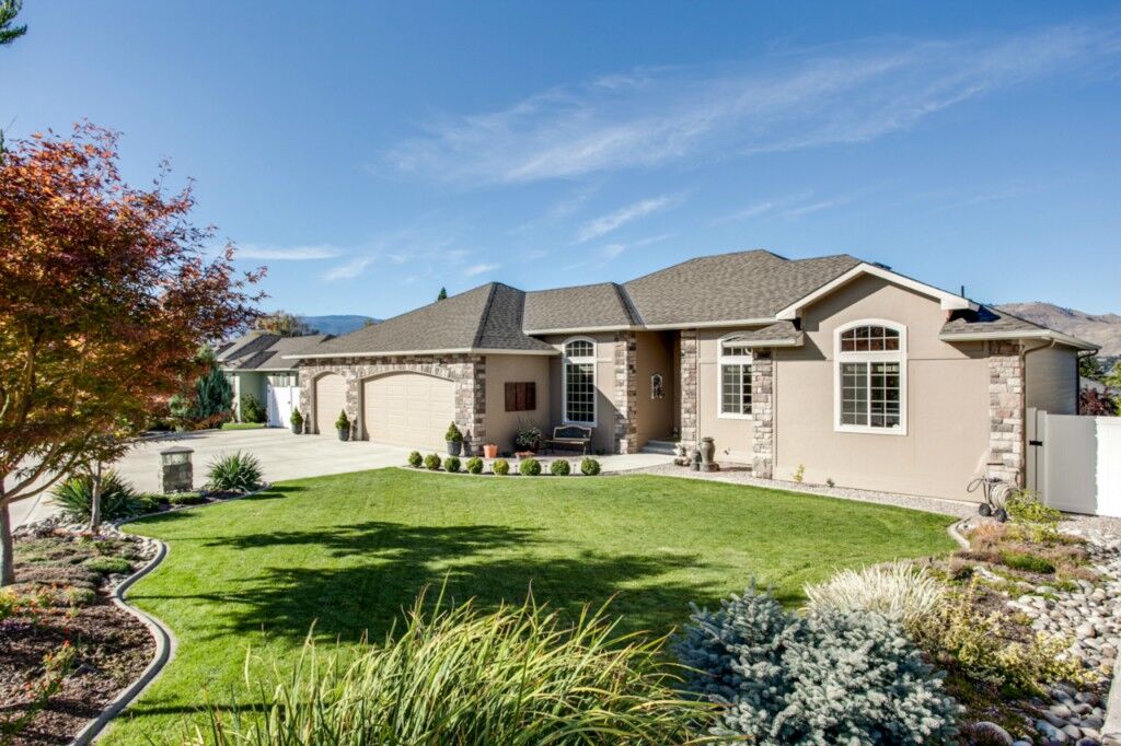 Property Photo:  68 Springhill Dr  WA 98802 
