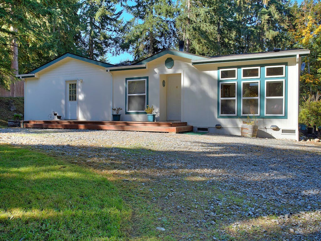 Property Photo:  16418 193rd Ave E  WA 98391 