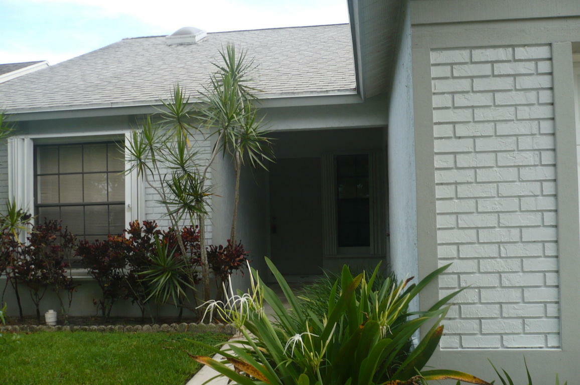 Property Photo:  5020 Arbor Glen Circle  FL 33463 