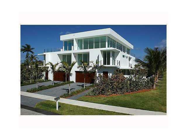 Property Photo: 243 N Venetian Drive FL 33483