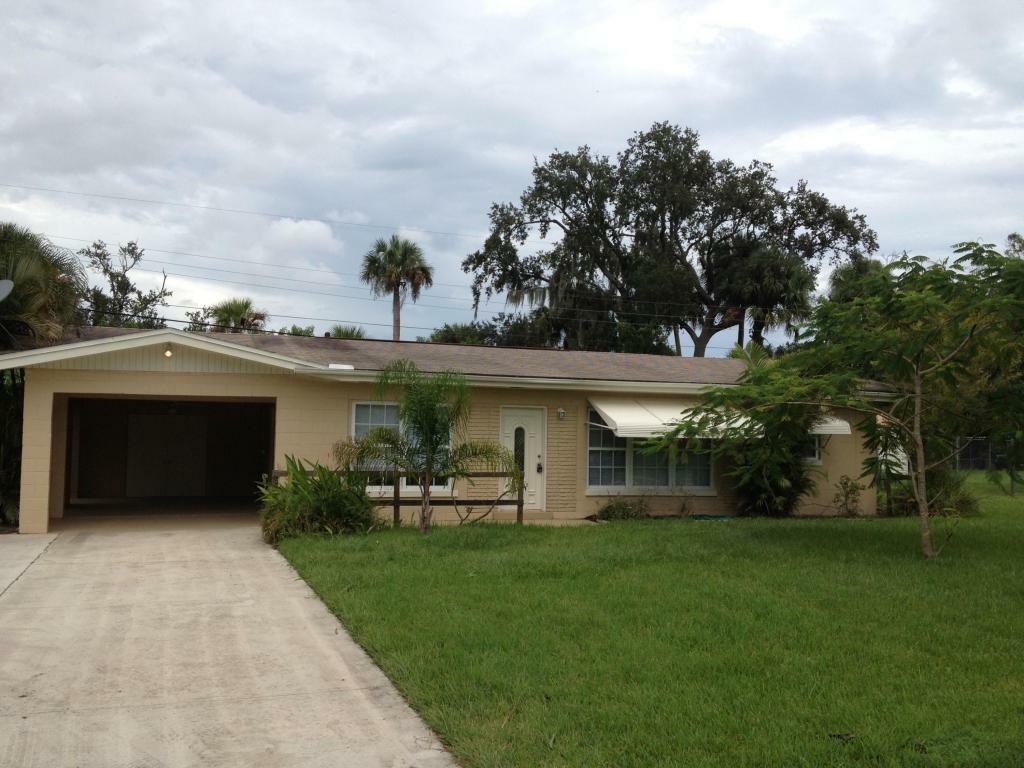 Property Photo:  908 Coral Street  FL 34982 