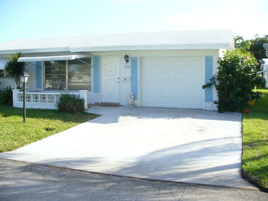 Property Photo: 908 SW 5th Avenue FL 33426