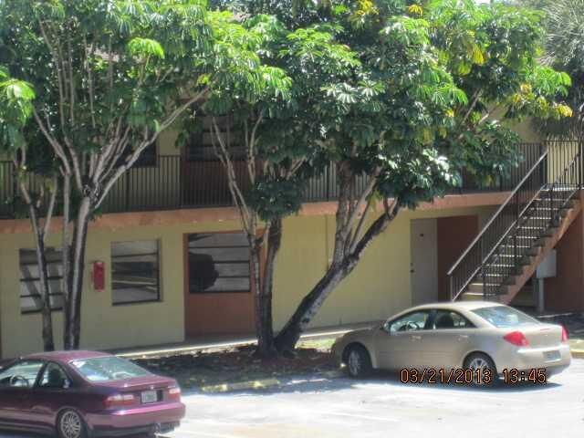 Property Photo:  4077 Lakeside Drive 4077  FL 33319 