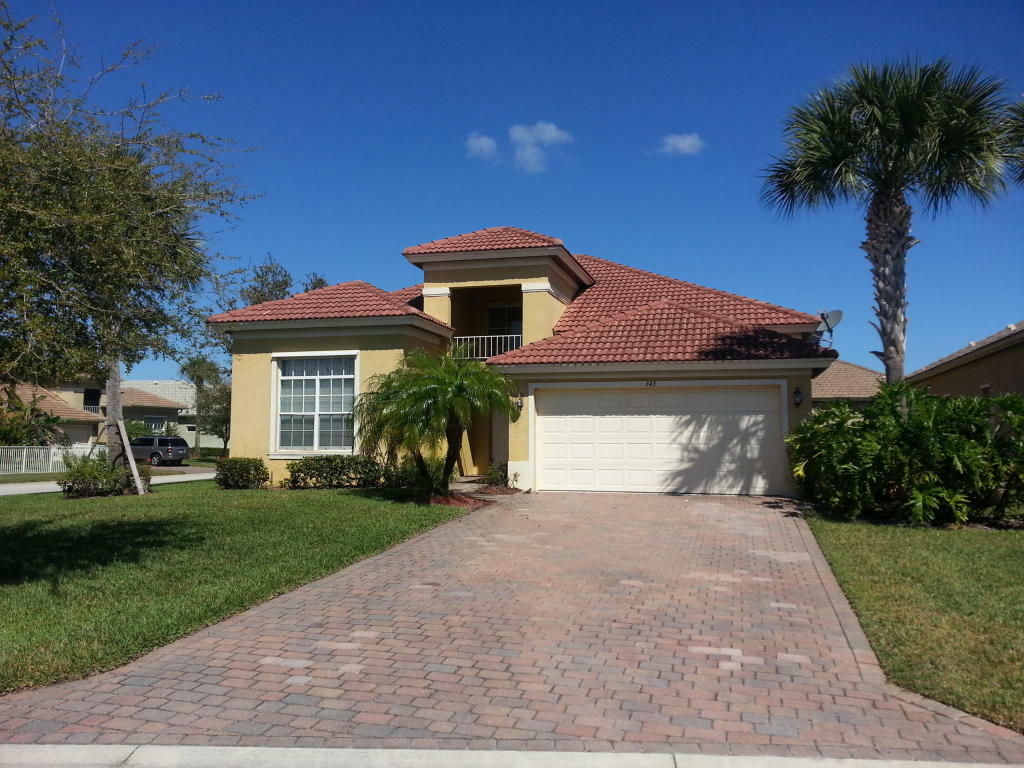 Property Photo:  343 NW Stratford Lane  FL 34983 