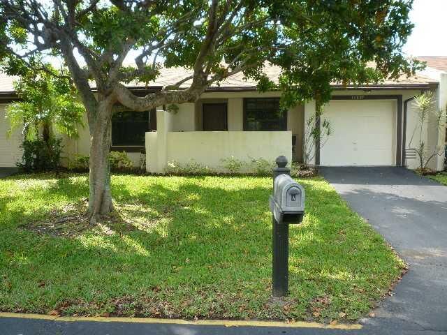 Property Photo:  15899 Laurel Oak Circle  FL 33484 