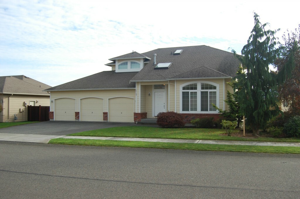 Property Photo:  10109 183rd Ave E  WA 98391 