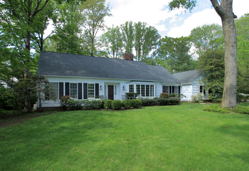 Property Photo:  9 Cambridge Rd  NJ 07960 