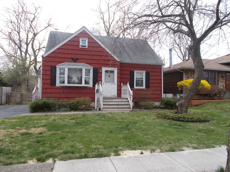 Property Photo: 670 W Hazelwood Ave NJ 07065