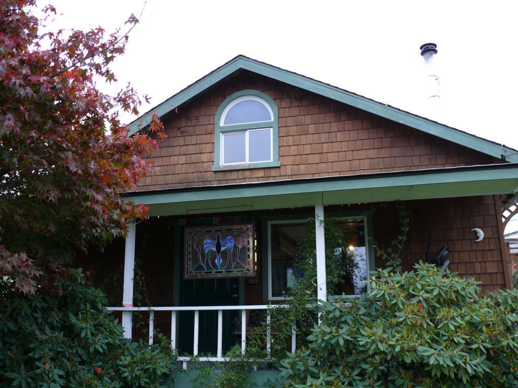 Property Photo:  6803 65th Ave SE  WA 98290 