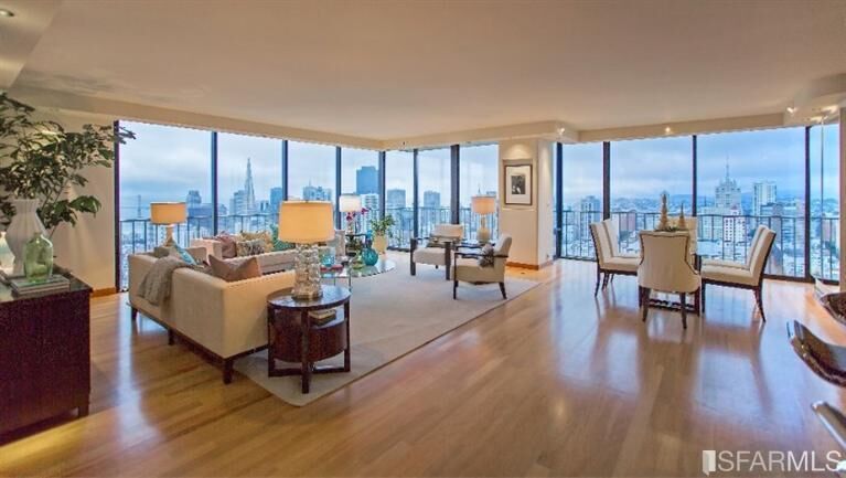 Property Photo:  999 Green Street 2904  CA 94109