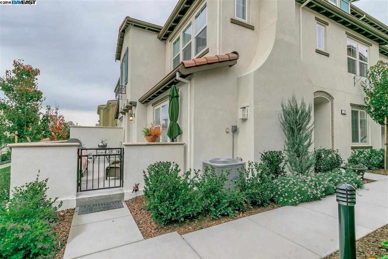 Property Photo:  563 Selby Ln 3  CA 94551-6461 