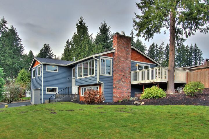 Property Photo:  229 225th Place SE  WA 98021 
