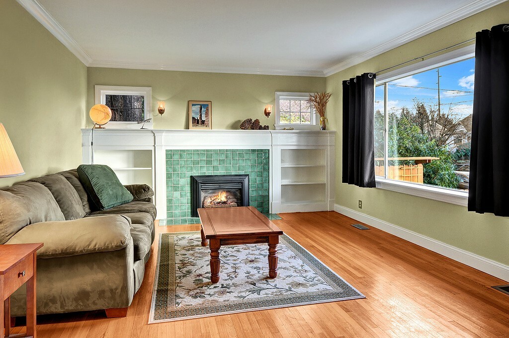 Property Photo:  318 NW 74th St  WA 98117 