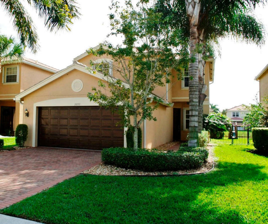 Property Photo: 10155 White Water Lily Way FL 33437