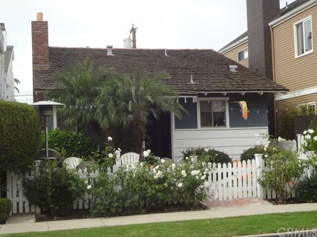 Property Photo: 605 Marigold Avenue CA 92625