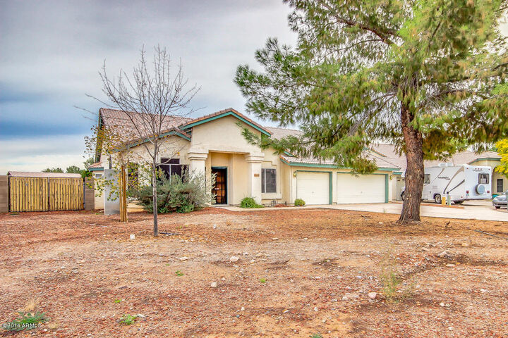 Property Photo: 23447 N 44th Drive AZ 85310