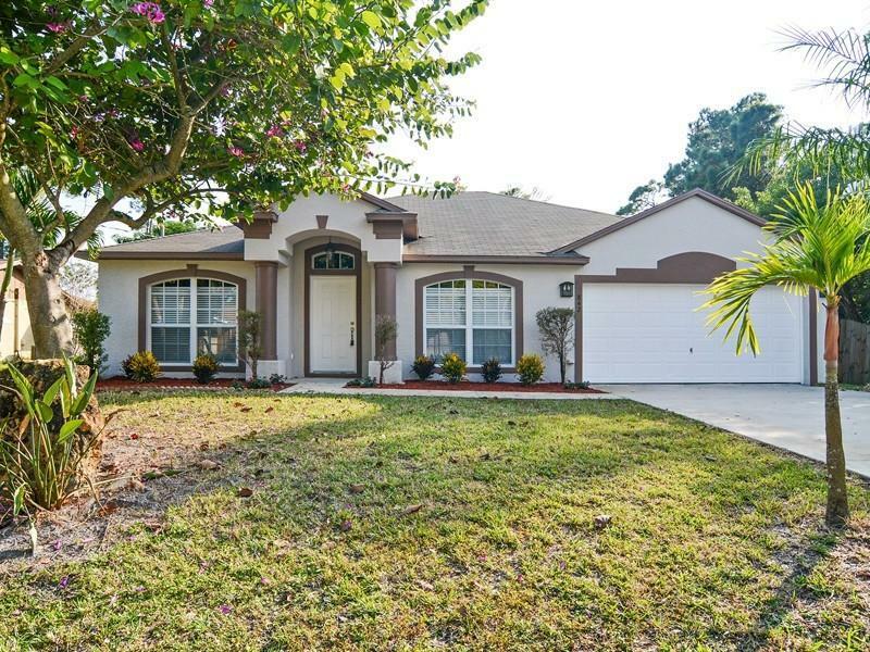 Property Photo:  842 SE Damask  FL 34953 