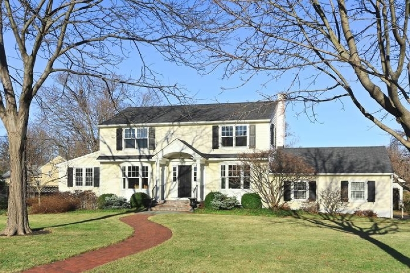 Property Photo:  2 Bradley Rd  NJ 07960 