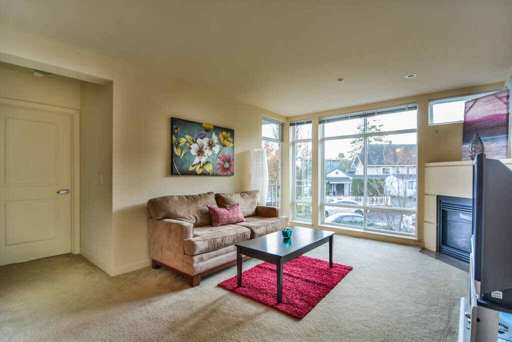 Property Photo:  211 Kirkland Ave 312  WA 98033 