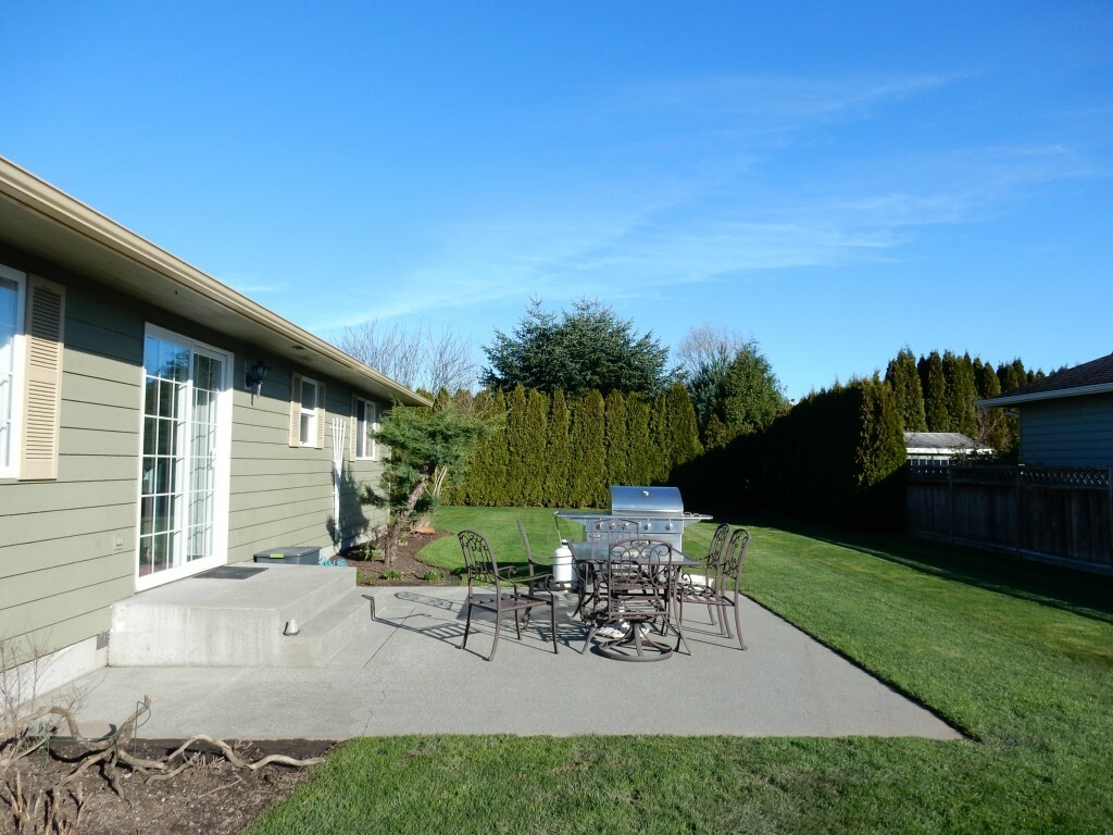 Property Photo:  1804 Pine Cir  WA 98264 