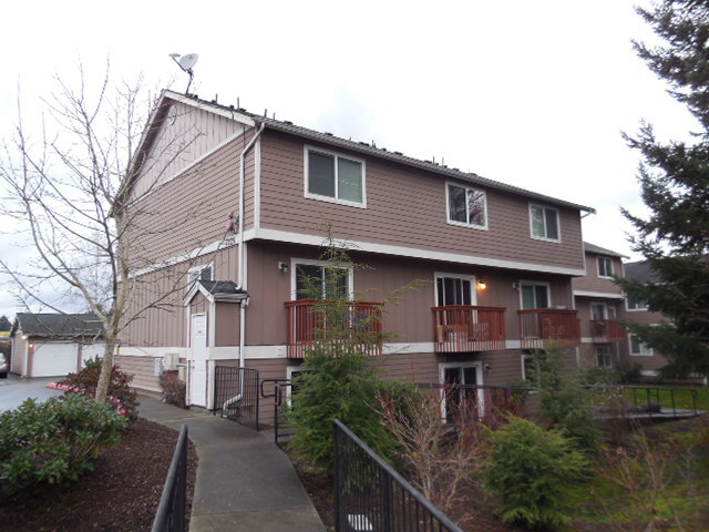 Property Photo:  7220 Rainier Dr 101  WA 98203 
