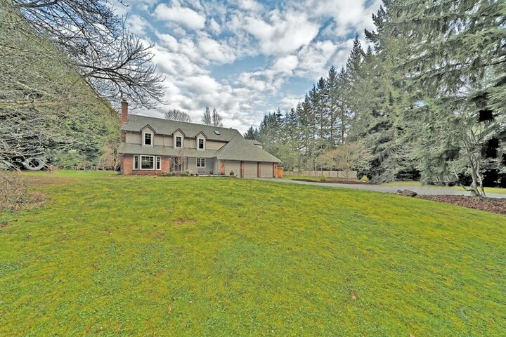 Property Photo:  6300  208th Avenue NE  WA 98053