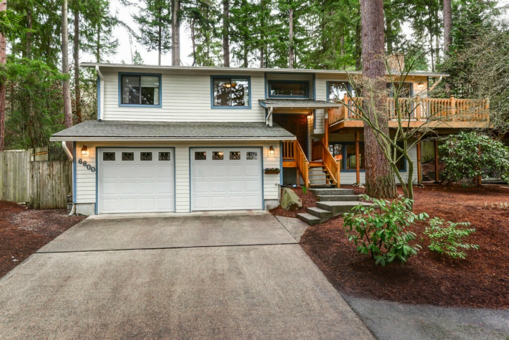 Property Photo: 6600 119th Ave SE WA 98006