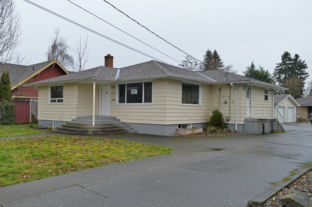 Property Photo:  418 7th Ave NW  WA 98371 