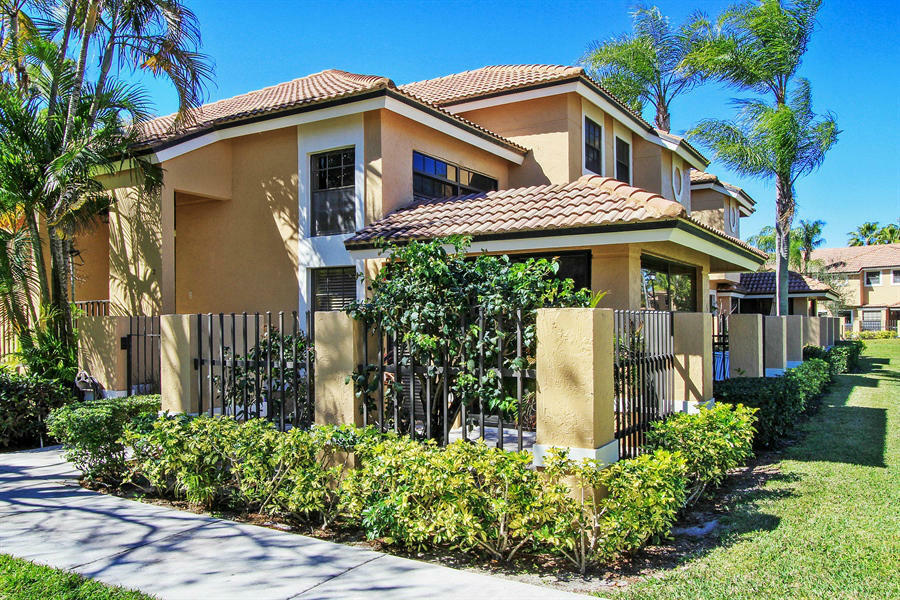 Property Photo: 374 Prestwick Cir #2 FL 33418