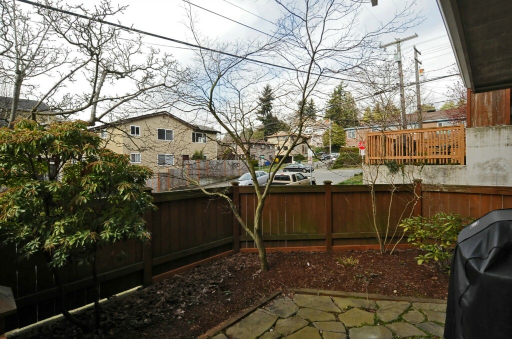 Property Photo:  3670 Dayton Ave N B  WA 98103 