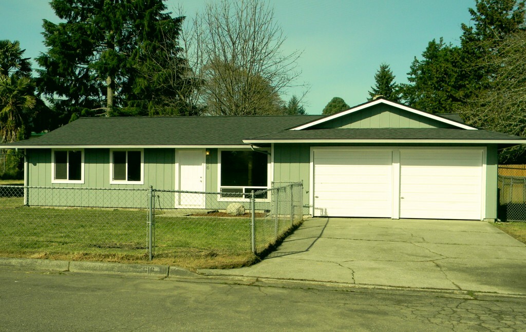 Property Photo:  616 Normandy Dr  WA 98310 