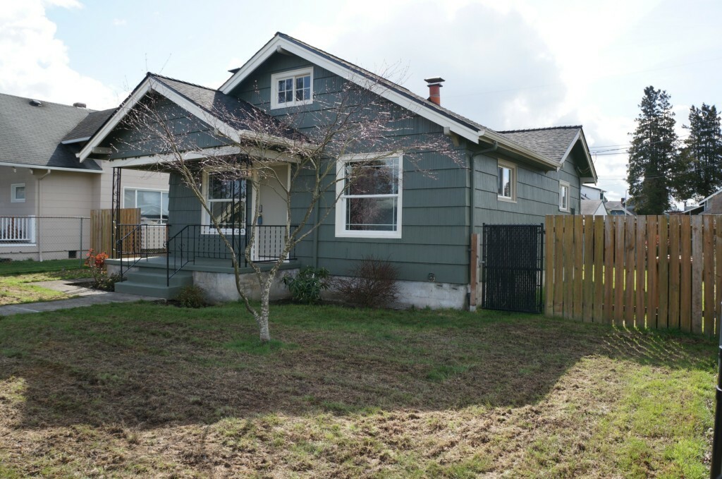 Property Photo:  522 S 51st  WA 98408 