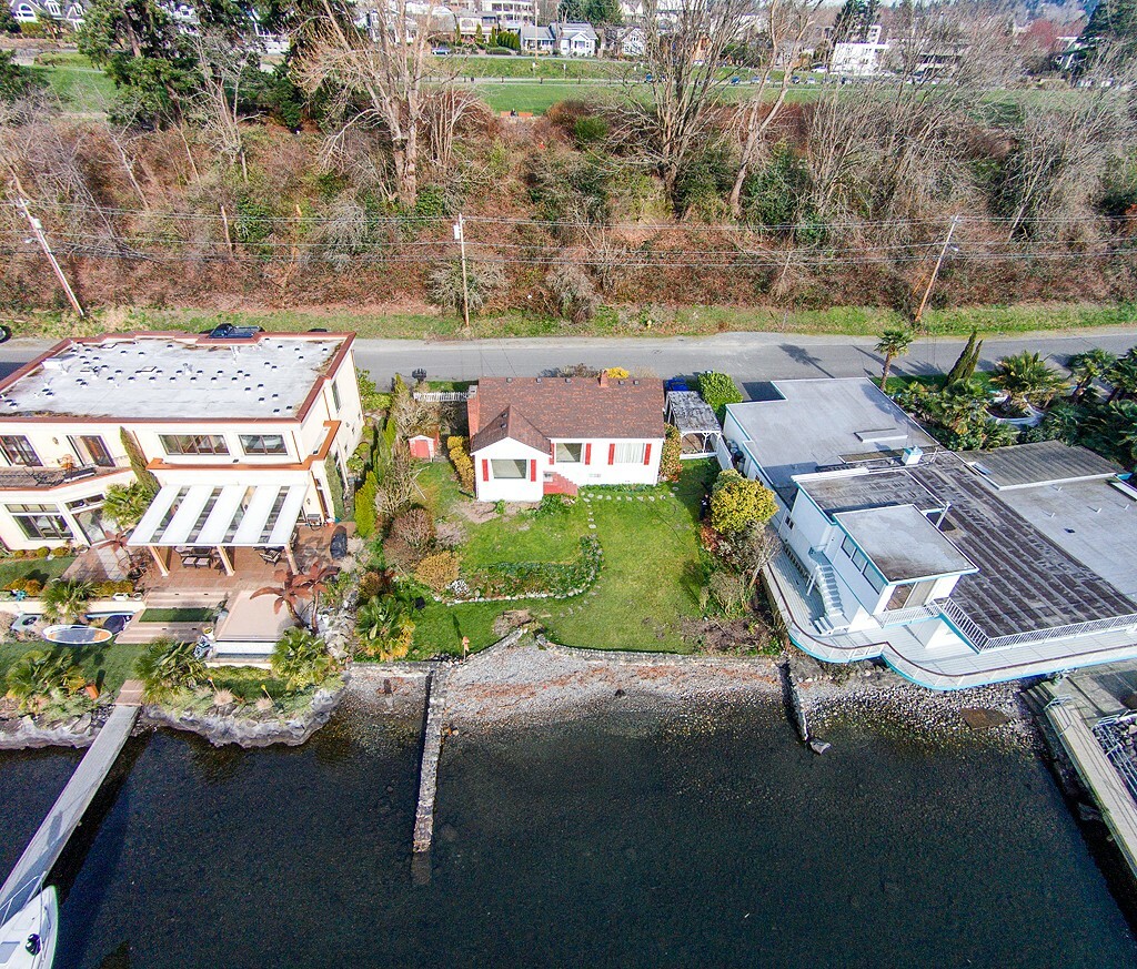 Property Photo:  201 Lake Ave W  WA 98033 